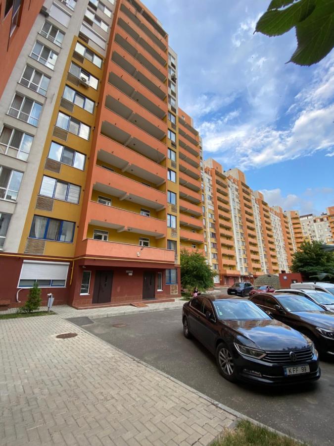 Cozy Two Bedroom Large Apartment Kischinau Exterior foto