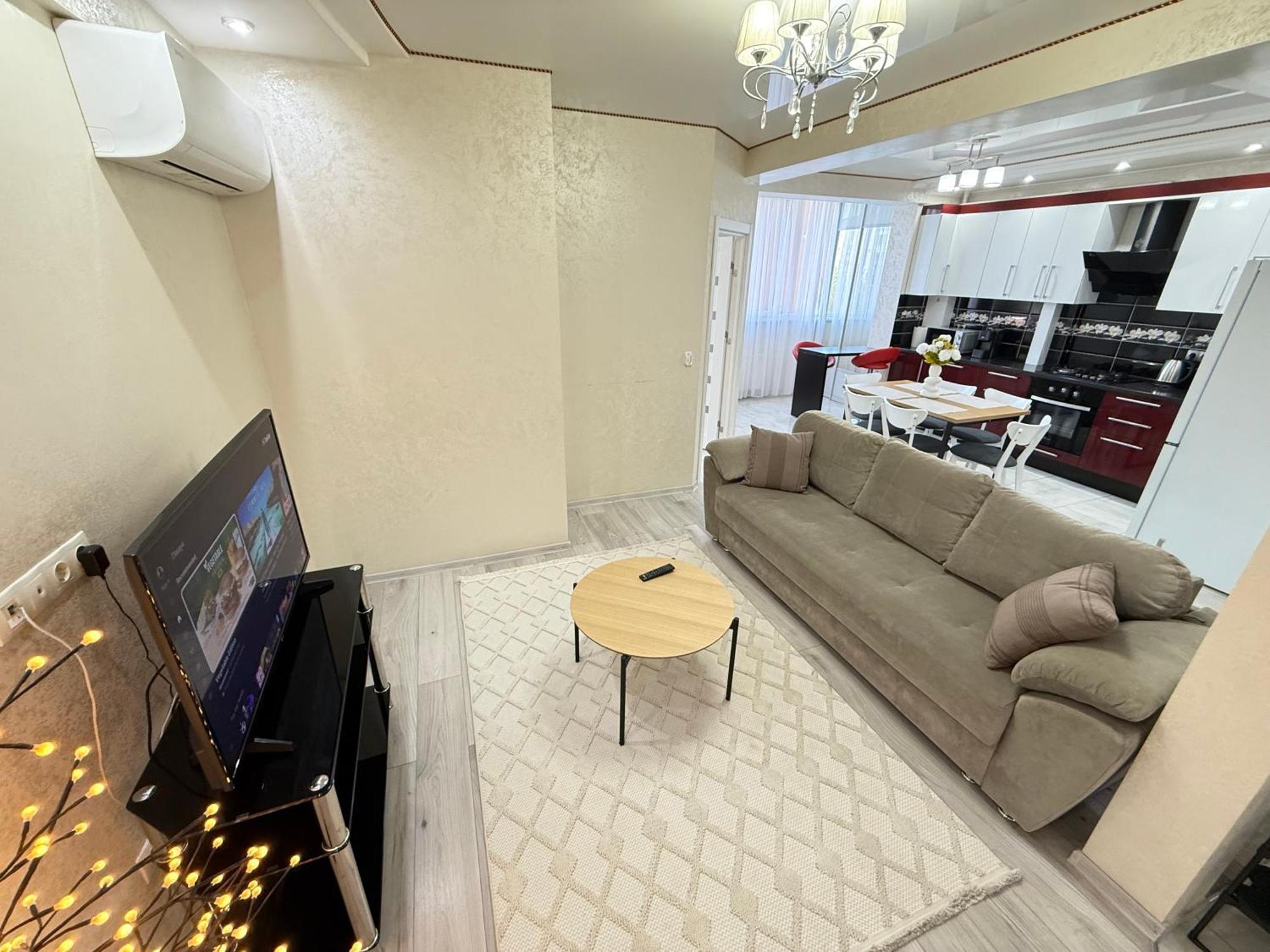 Cozy Two Bedroom Large Apartment Kischinau Exterior foto