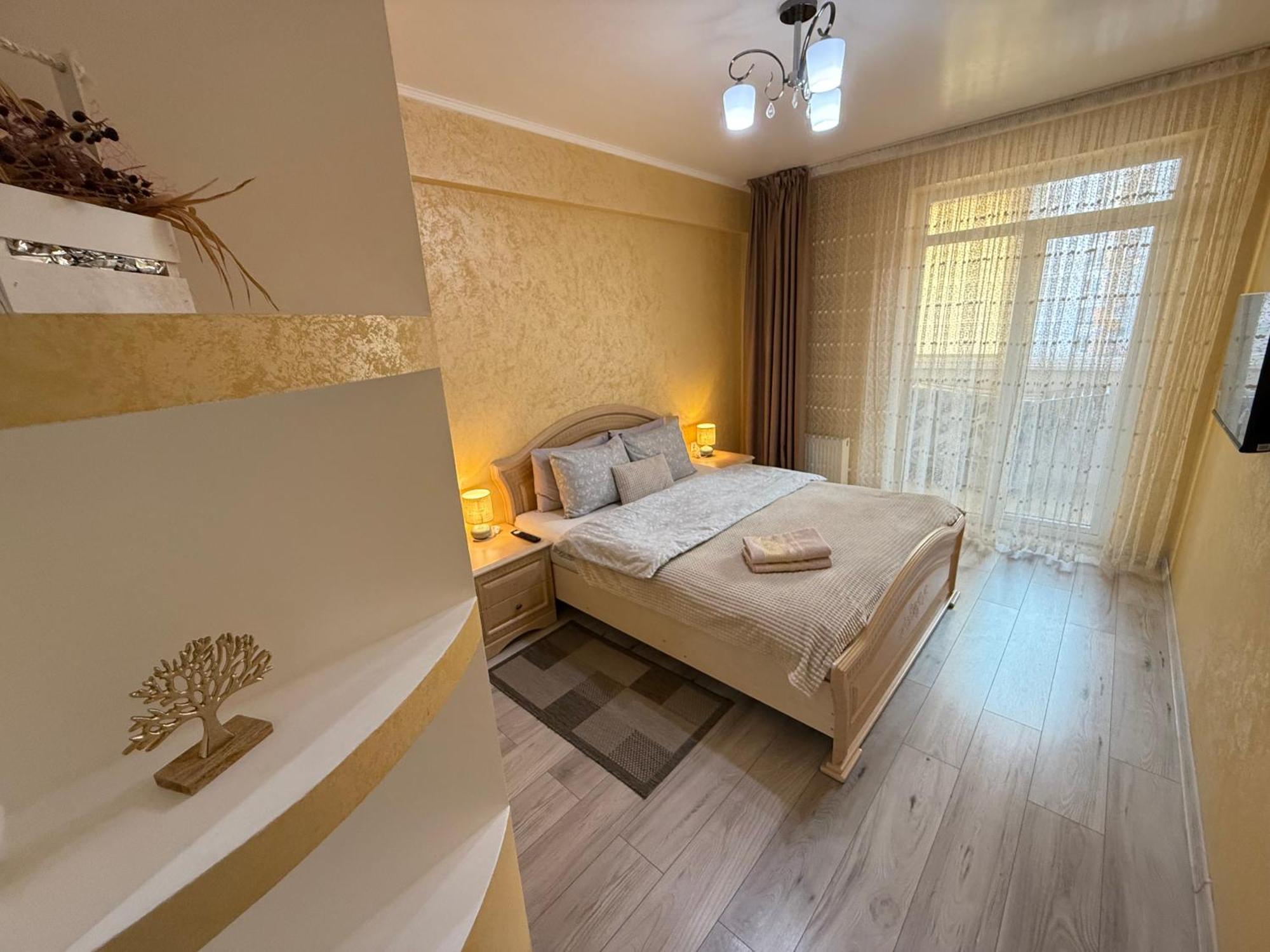 Cozy Two Bedroom Large Apartment Kischinau Exterior foto